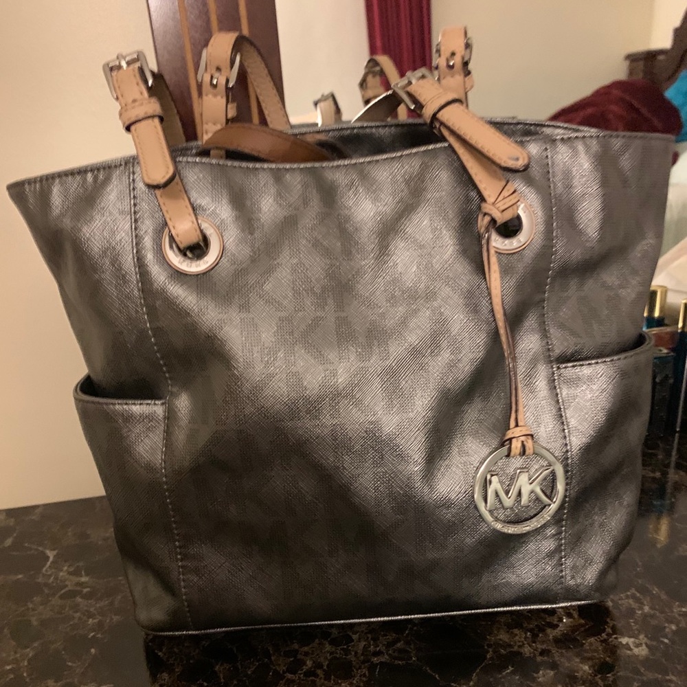 🎀Michael Kors Silver Metallic Tote🎀